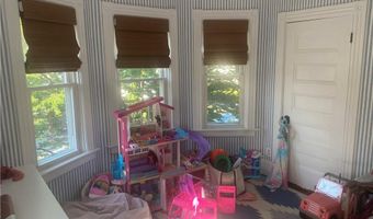 27 Mann Ave, Newport, RI 02840