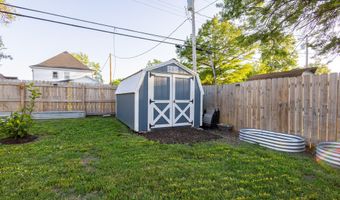 120 W Locust St, Aurora, MO 65605