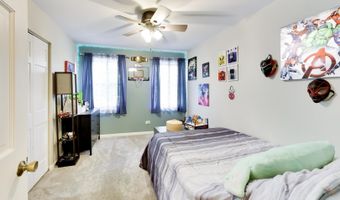 30 Oxford Ct, Algonquin, IL 60102
