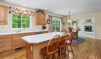 14 Karolina Ln, Bedford, NH 03110