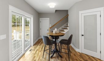8 Stone Creek Dr, Brentwood, NH 03833