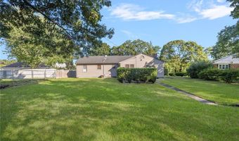 83 FESSENDEN St, Warwick, RI 02886