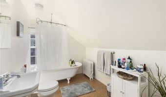 27 Franklin St, Newport, RI 02840