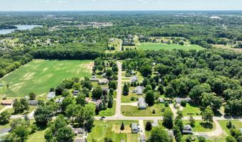 2915 Lee Marie Dr, Adrian, MI 49221