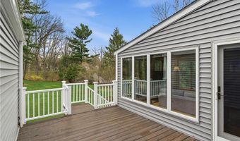 27 Old Meadow Ln, Cumberland, RI 02864