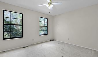 190 Oakbriar Farm Dr, Ballwin, MO 63021
