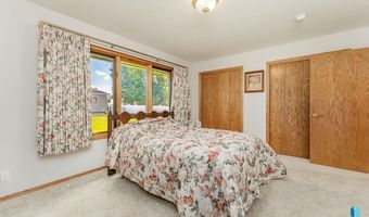 412 E Meadowlark Cir, Brandon, SD 57005