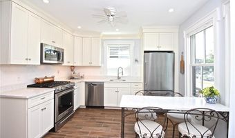 105 John St, Newport, RI 02840