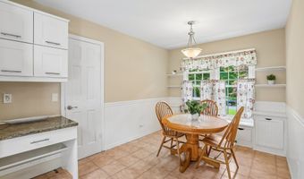 3 Linda Dr, Danbury, CT 06811