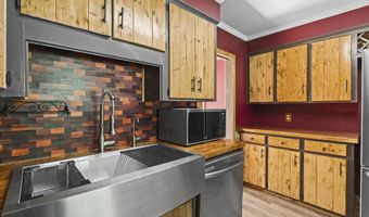 2106 Davie Ln, Camden, SC 29020