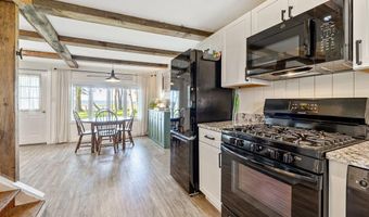 81 Mud Pt S, Alburgh, VT 05440