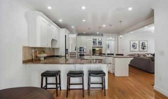 14 Aspen Ln, Bedford, NH 03110
