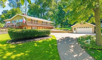 305 Hedgewood Dr, Akron, OH 44319