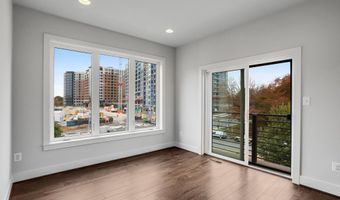 6940 ROCKLEDGE Dr, Bethesda, MD 20817