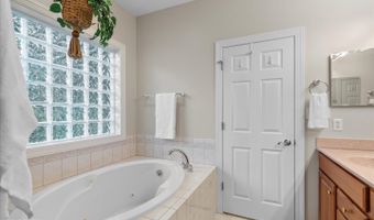 11 BURR HILL Dr, Berlin, MD 21811