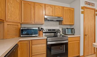 104 Merriment Ln, Blakeslee, PA 18610