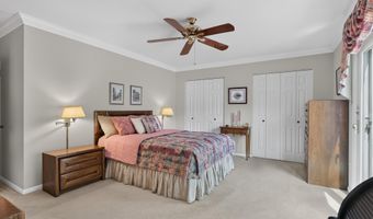 8024 GARLOT Dr, Annandale, VA 22003