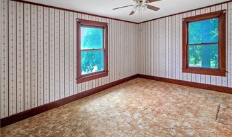 213 W 2nd St, Alma, MO 64001