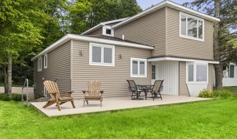 17646 S Ridgewood Dr, Arcadia, MI 49613