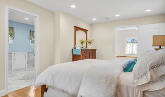 3 Garden St, Branford, CT 06405