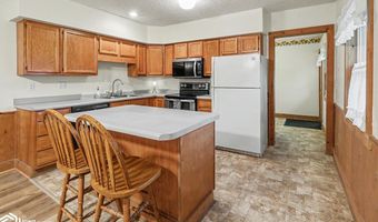 904 6th Ave E, Albia, IA 52531