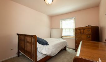 2452 E Hunter Dr, Arlington Heights, IL 60004