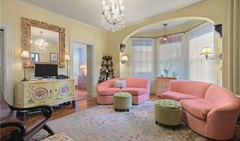 15 Ayrault St, Newport, RI 02840
