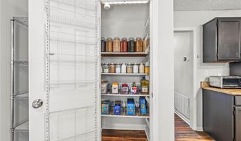 225 Royal Colony Ct, Alpharetta, GA 30022