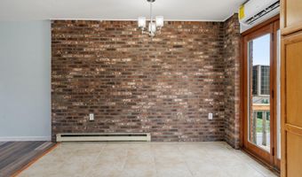 7 Hemlock Ln, Albany, NY 12208