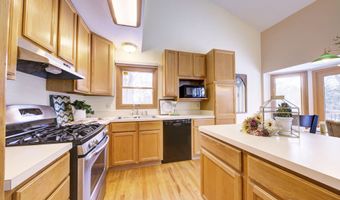 825 Brookside Dr, Ann Arbor, MI 48105