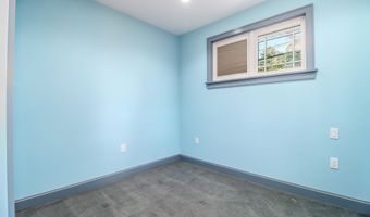 13 Kellogg St, Brookfield, CT 06804