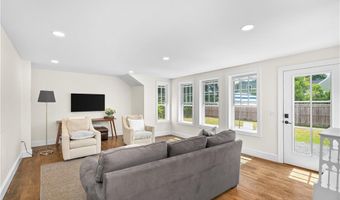 24 Huntington Dr, East Providence, RI 02916