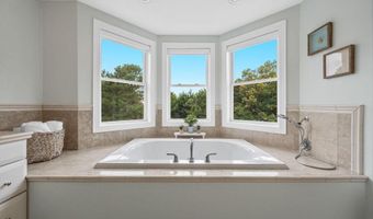 29 Weatherdeck Dr, Bourne, MA 02532