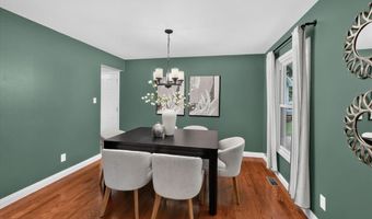 947 Oakfield Dr, Ballwin, MO 63021