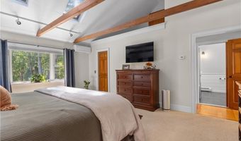 30 Middle Rd, East Greenwich, RI 02818