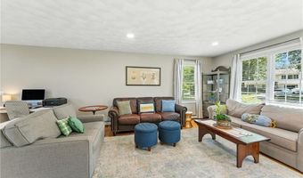 3 Sandy Ln, Bristol, RI 02809