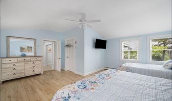 7 Conant Ave, Narragansett, RI 02882