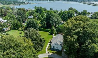 10 Linden Gate Ln, Newport, RI 02840