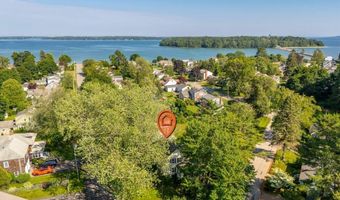 5 Phillips Rd, Falmouth, ME 04105