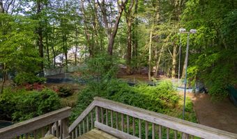 160 Pelican Rd, Middletown, NJ 07748