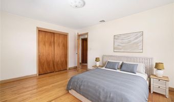 83 FESSENDEN St, Warwick, RI 02886