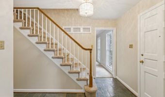 4893 35TH Rd N, Arlington, VA 22207
