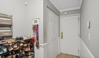 1217 S Old Wilke Rd 101, Arlington Heights, IL 60005