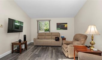 993 Williamsburg Cir, Warwick, RI 02886