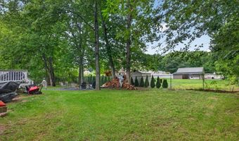 79 Pembroke Ave, Acushnet, MA 02743