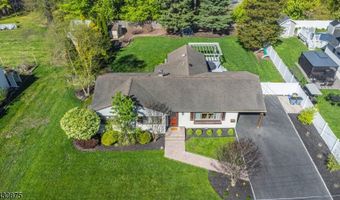 18 Evergreen Dr, Bayonne, NJ 07035