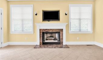 75 Wood St, Bristol, RI 02809