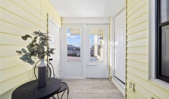 17 Loring St, Cranston, RI 02920