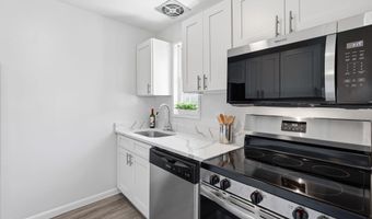 1608 W ABINGDON Dr 302, Alexandria, VA 22314
