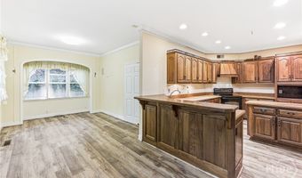 372 Woodhaven Dr, Athens, GA 30606